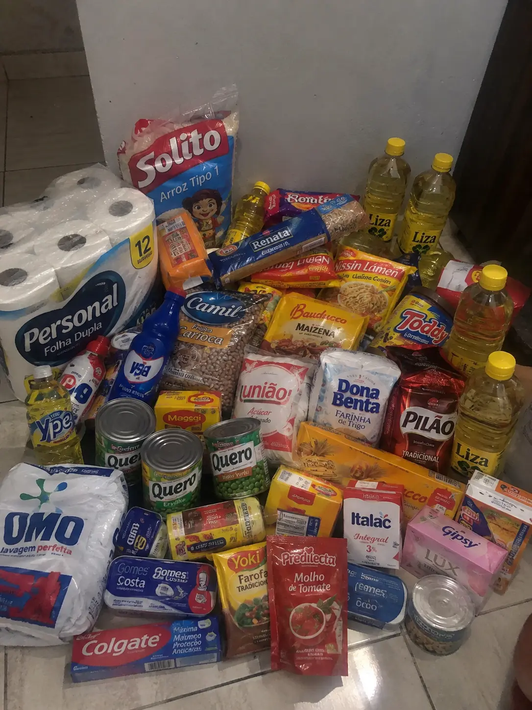 Kit de cesta básica recebido por Tereza C.